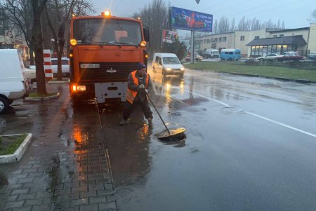 Плохие погодные условия не помешали генеральной уборке в Киевском районе (фото) 