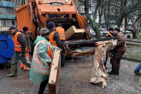 Плохие погодные условия не помешали генеральной уборке в Киевском районе (фото) 