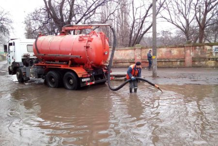 Плохие погодные условия не помешали генеральной уборке в Киевском районе (фото) 