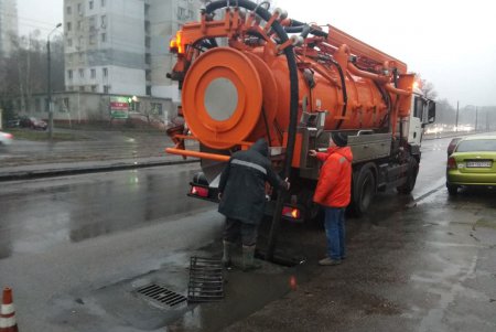 Плохие погодные условия не помешали генеральной уборке в Киевском районе (фото) 