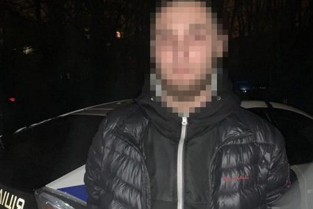 Патрульные остановили на поселке Котовского элитный внедорожник: водитель был пьян, а салон — забит оружием (фото)