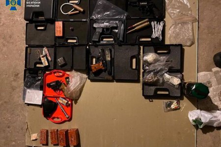 Из травматического в боевое: бывшие военнослужащие организовали продажу нелегального оружия (фото)