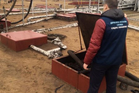 Одесские налоговики изъяли нелегальное оборудование для изготовления горючего стоимостью один миллион гривен (фото) 