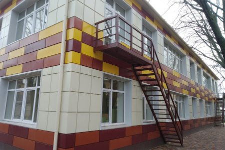 Ремонт детского садика №145 завершается: сейчас монтируют мебель и кухонное оборудование (фото)