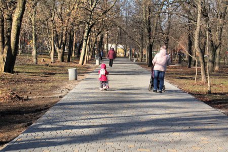 В сквере Старостина провели комплексную уборку (фоторепортаж)