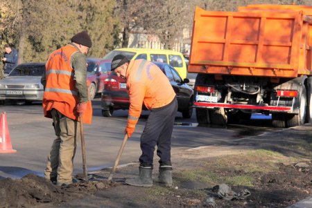 В сквере Старостина провели комплексную уборку (фоторепортаж)