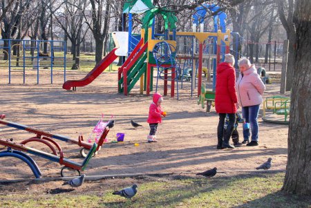 В сквере Старостина провели комплексную уборку (фоторепортаж)
