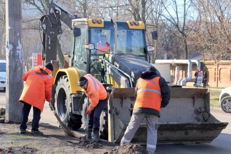 В сквере Старостина провели комплексную уборку (фоторепортаж)