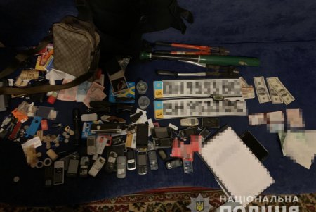 Задержана банда, организовавшая бордель, чтобы грабить клиентов (фото, видео)