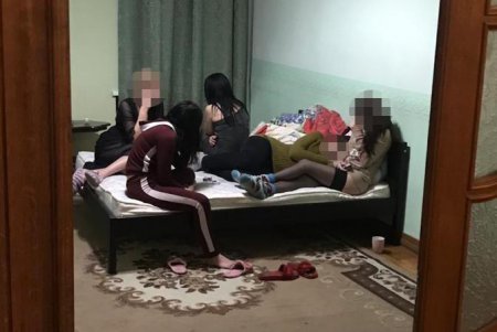 Задержана банда, организовавшая бордель, чтобы грабить клиентов (фото, видео)