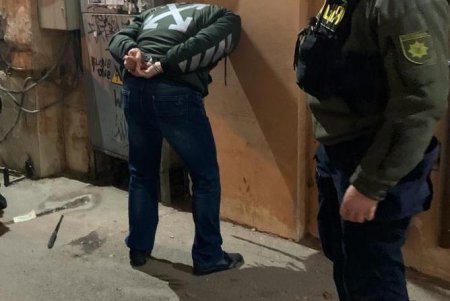 Задержана банда, организовавшая бордель, чтобы грабить клиентов (фото, видео)