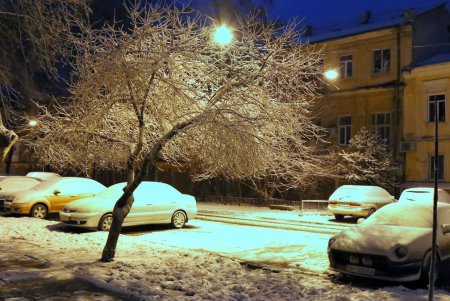 Зима пришла: в Одессе выпал снег (фоторепортаж)
