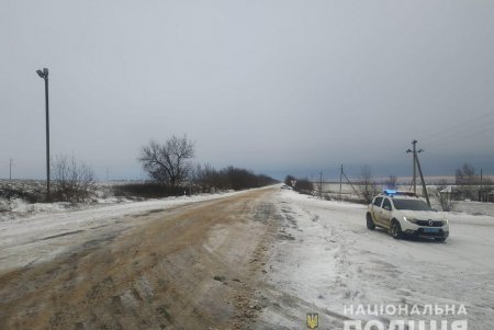 Полицейские оказывают помощь водителям на заснеженных дорогах региона (фото, видео)