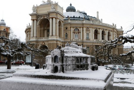 Город под снежными хлопьями (фоторепортаж)