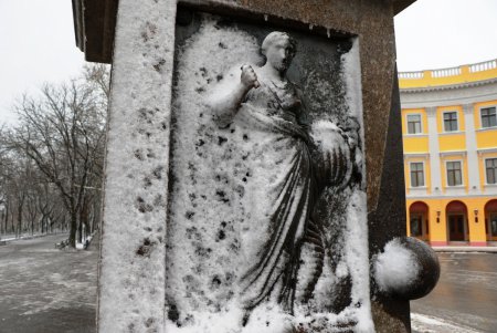 Город под снежными хлопьями (фоторепортаж)