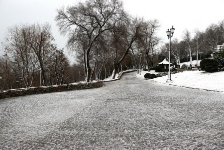 Город под снежными хлопьями (фоторепортаж)