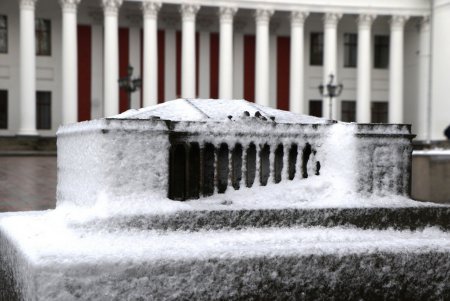 Город под снежными хлопьями (фоторепортаж)