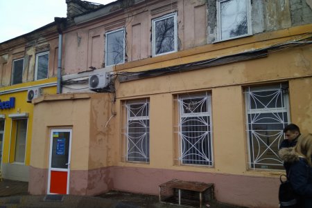 Городские улицы освободили от сотни незаконных рекламных вывесок (фото)