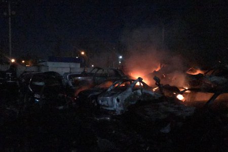 Пожар уничтожил 20 автомобилей на штрафплощадке в Одессе (фото)