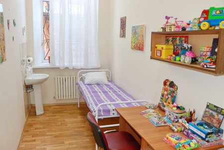 В дневном стационаре психиатрического диспансера проводят консультации и оказывают детям медпомощь (фото)