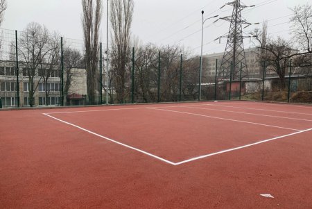 Реконструкция школьного стадиона на Слободке подходит к концу (фото)