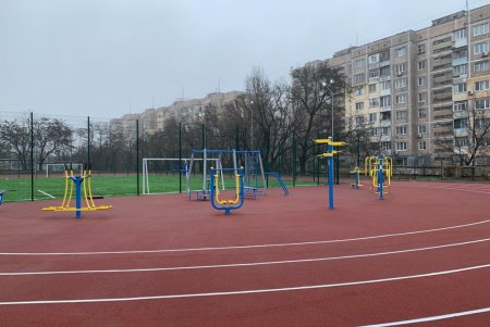 Реконструкция школьного стадиона на Слободке подходит к концу (фото)