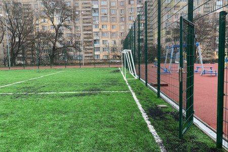 Реконструкция школьного стадиона на Слободке подходит к концу (фото)