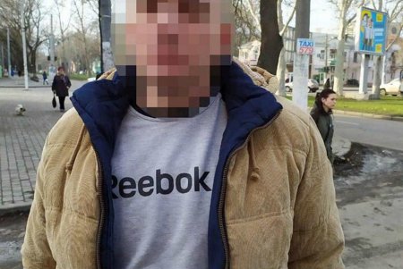 В Киевском районе трое мужчин украли велосипед и попытались сбежать с ним на троллейбусе (фото) 