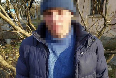 В Киевском районе трое мужчин украли велосипед и попытались сбежать с ним на троллейбусе (фото) 