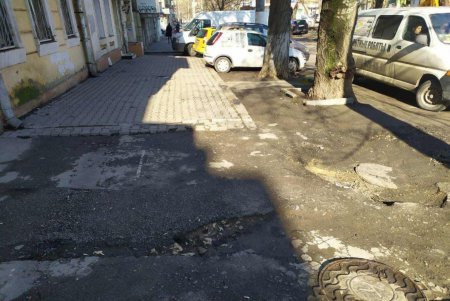На Гимназической делают тротуар с пандусами и тактильной плиткой (фото) 