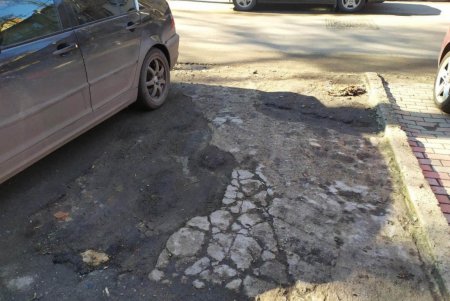 На Гимназической делают тротуар с пандусами и тактильной плиткой (фото) 