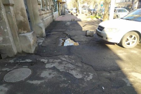 На Гимназической делают тротуар с пандусами и тактильной плиткой (фото) 