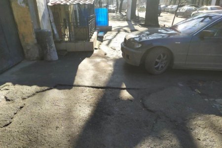 На Гимназической делают тротуар с пандусами и тактильной плиткой (фото) 