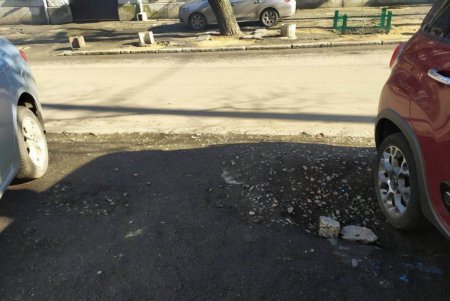 На Гимназической делают тротуар с пандусами и тактильной плиткой (фото) 