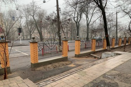 В школе № 122 Приморского района в рамках капитального ремонта приводят в порядок фасады и утепляют корпуса (фото)