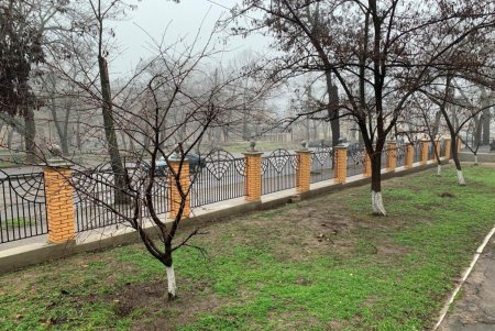 В школе № 122 Приморского района в рамках капитального ремонта приводят в порядок фасады и утепляют корпуса (фото)