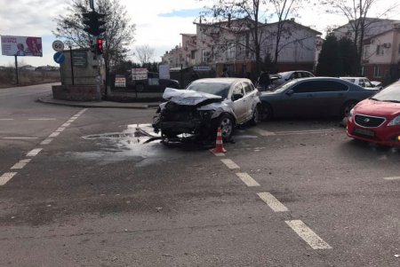Серьезная авария на поселке Котовского: чудом обошлось без пострадавших (фото, обновлено)