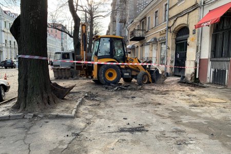 По четной стороне Нежинской ремонтируют тротуары (фото)