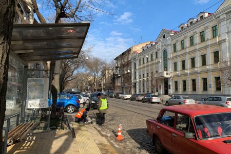 По четной стороне Нежинской ремонтируют тротуары (фото)