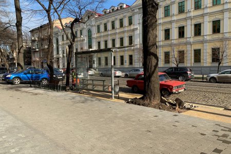 По четной стороне Нежинской ремонтируют тротуары (фото)