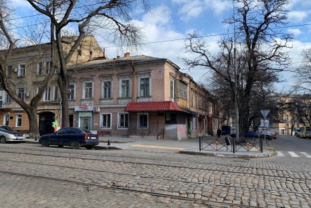 По четной стороне Нежинской ремонтируют тротуары (фото)