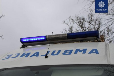 Патрульные, скорая помощь и спасатели проверяют реакцию водителей на авто со спецсигналами (фото)