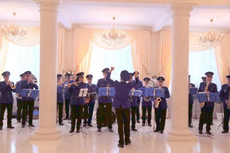День влюбленных: в одесском ЗАГСе выступил оркестр Нацгвардии (фоторепортаж)
