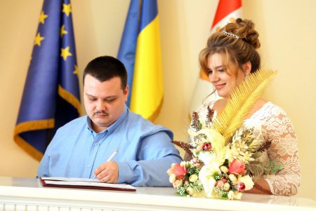 День влюбленных: в одесском ЗАГСе выступил оркестр Нацгвардии (фоторепортаж)
