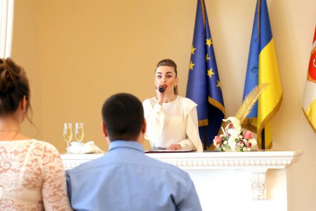 День влюбленных: в одесском ЗАГСе выступил оркестр Нацгвардии (фоторепортаж)