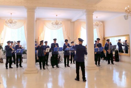 День влюбленных: в одесском ЗАГСе выступил оркестр Нацгвардии (фоторепортаж)