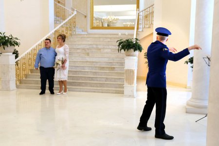 День влюбленных: в одесском ЗАГСе выступил оркестр Нацгвардии (фоторепортаж)