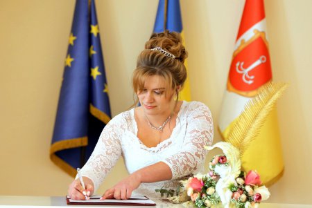 День влюбленных: в одесском ЗАГСе выступил оркестр Нацгвардии (фоторепортаж)