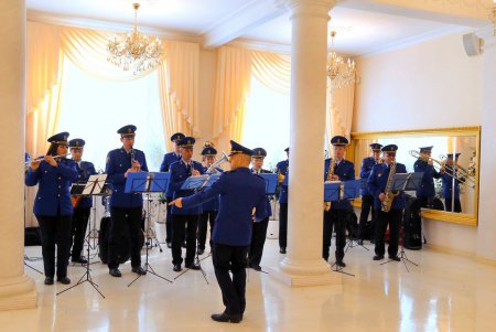 День влюбленных: в одесском ЗАГСе выступил оркестр Нацгвардии (фоторепортаж)
