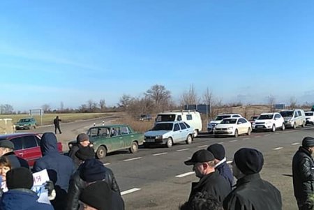 Жители Саратского и Арцизского районов перекрыли трассу в знак протеста (фото, видео)